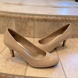 Comfort Plus nude pumps. Size 7.5W